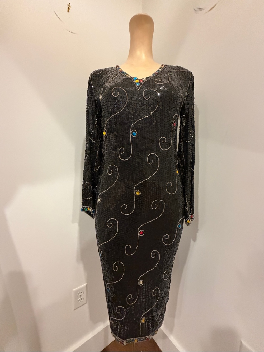 Vintage black Long-Sleeve Sequin V-neck Midi Dress with Multicolor Jewel Accents